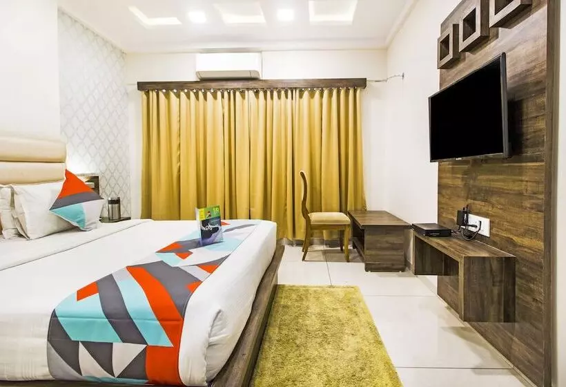 Fabhotel Royal Palace
