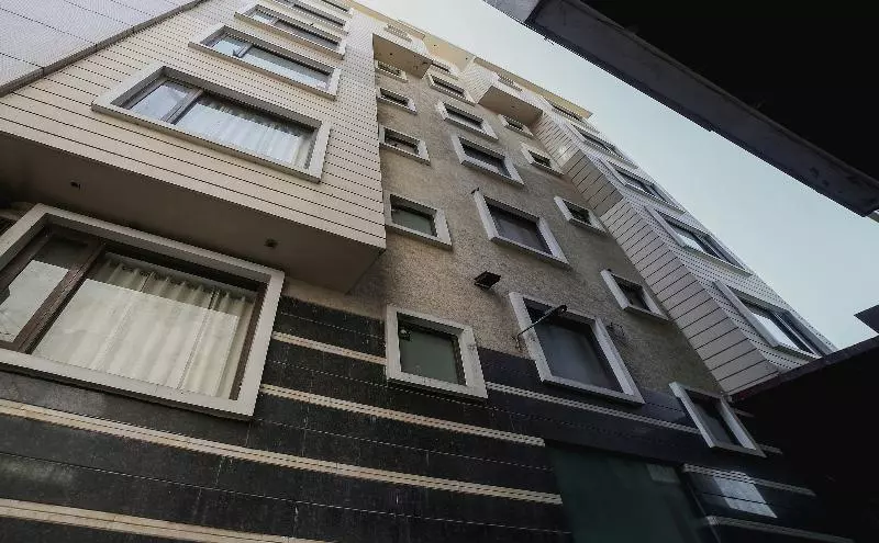 هتل Super Townhouse Hollywood Heights