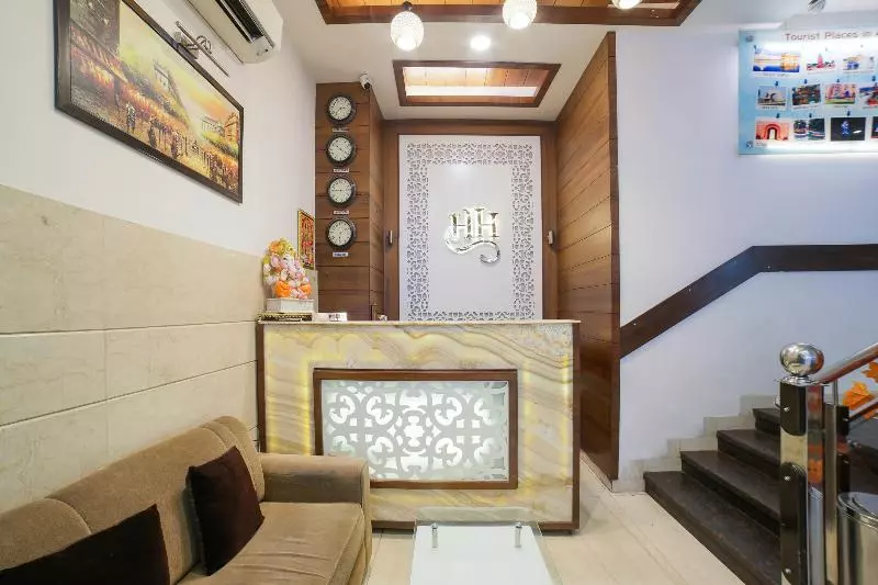 هتل Super Townhouse Hollywood Heights