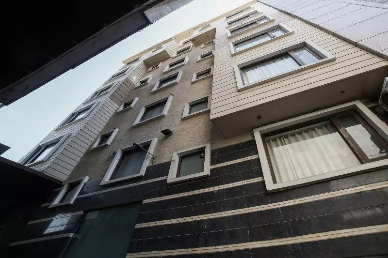 هتل Super Townhouse Hollywood Heights