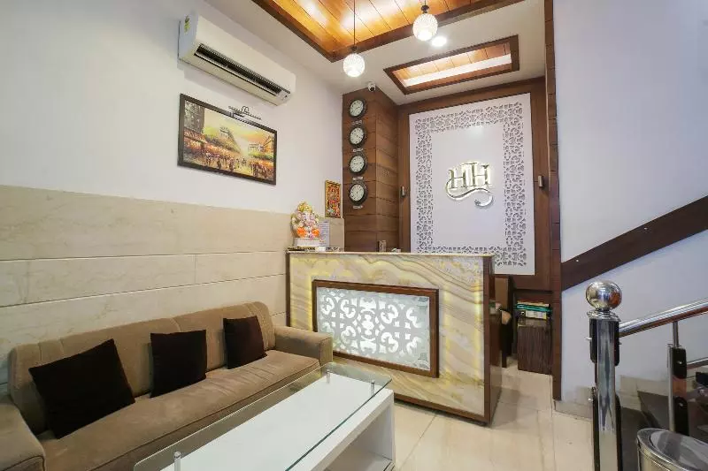 هتل Super Townhouse Hollywood Heights
