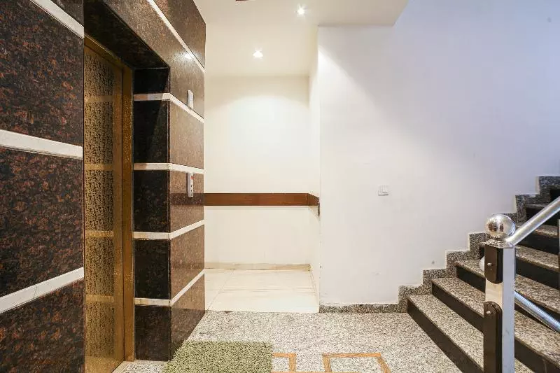 هتل Super Townhouse Hollywood Heights