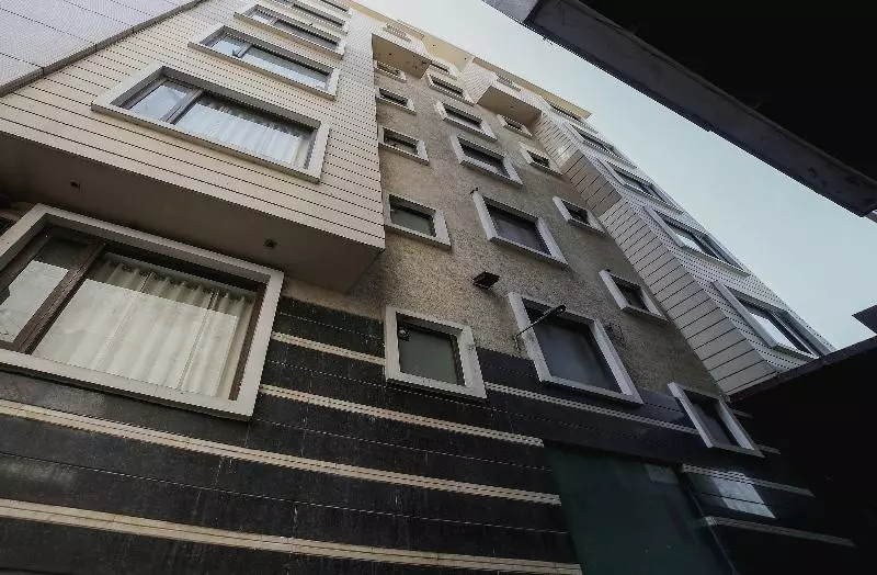 هتل Super Townhouse Hollywood Heights