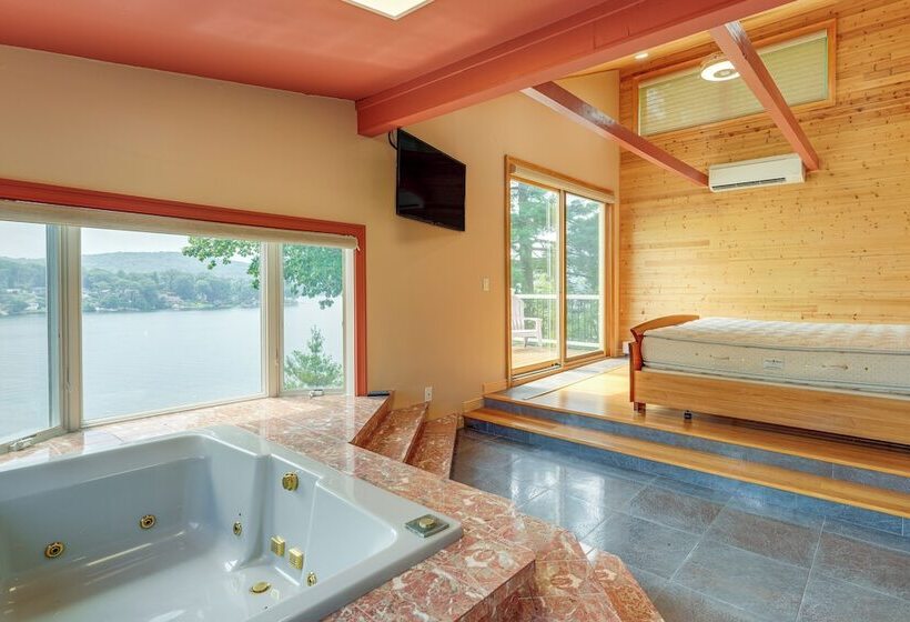 Beautiful Candlewood Lake House W/ Private Dock!