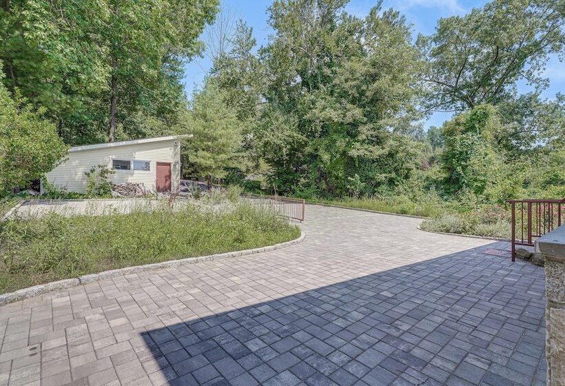 Beautiful Candlewood Lake House W/ Private Dock!