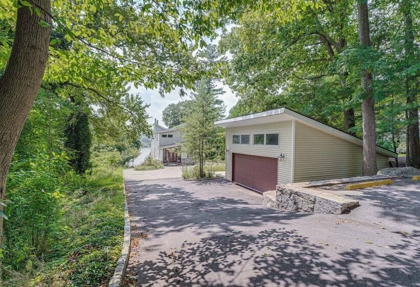 Beautiful Candlewood Lake House W/ Private Dock!