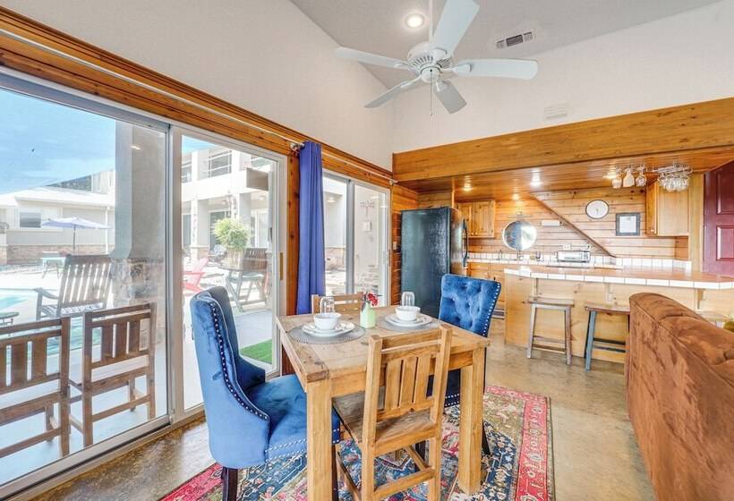 Broken Bow Escape W/ Mountain Views & Pool Access!