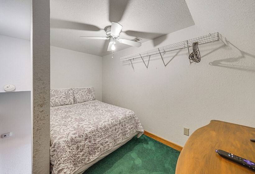 Broken Bow Escape W/ Mountain Views & Pool Access!