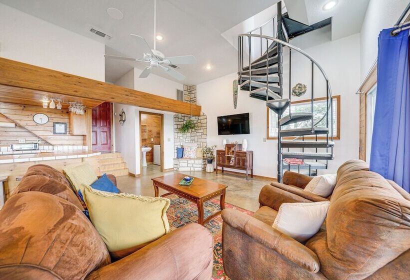 Broken Bow Escape W/ Mountain Views & Pool Access!