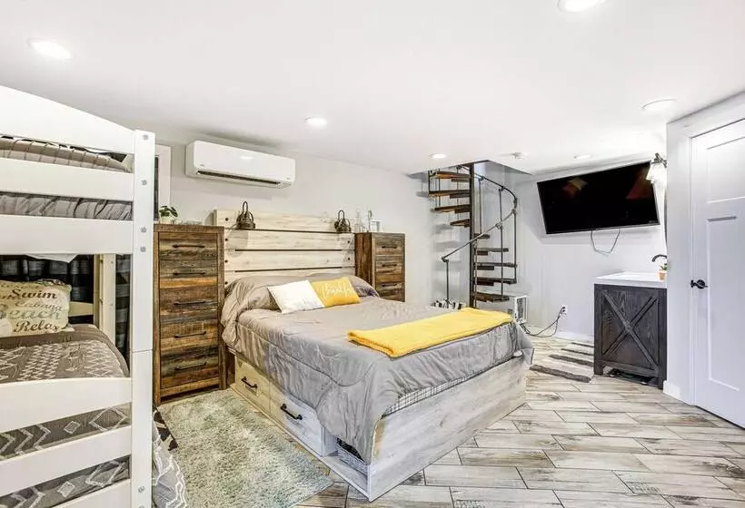 Charming Bear Lake Cottage W/ Dock & Paddleboards!