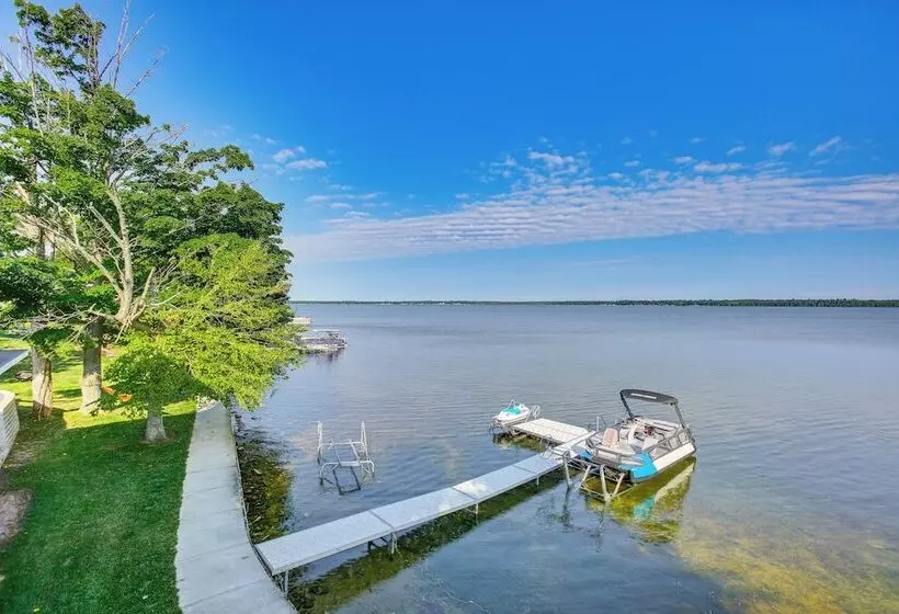 Charming Bear Lake Cottage W/ Dock & Paddleboards!