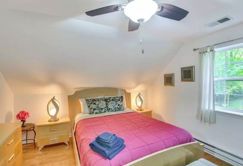 Coloma Retreat W/ Fire Pit, Walk To Beaches!