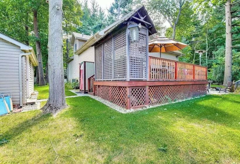 Coloma Retreat W/ Fire Pit, Walk To Beaches!