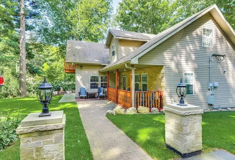 Coloma Retreat W/ Fire Pit, Walk To Beaches!