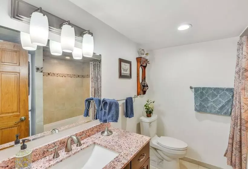 Coloma Retreat W/ Fire Pit, Walk To Beaches!