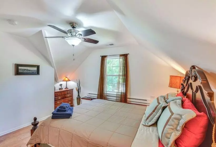 Coloma Retreat W/ Fire Pit, Walk To Beaches!