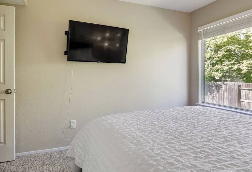 Elegant Antelope Home W/ Pool, Spa & Sauna!