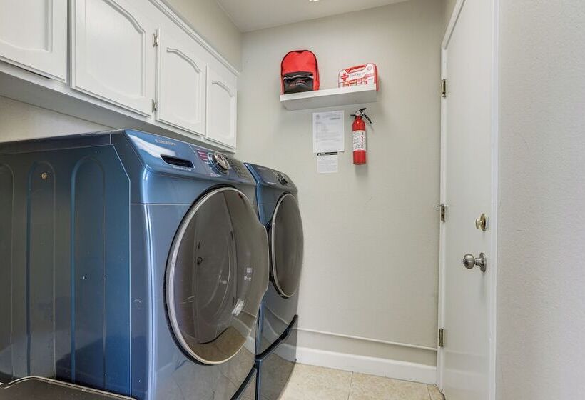 Elegant Antelope Home W/ Pool, Spa & Sauna!