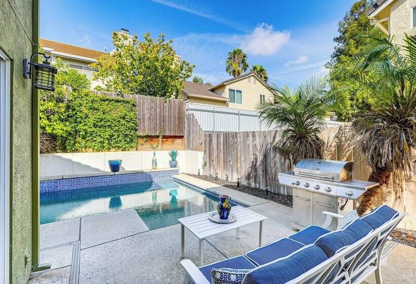 Elegant Antelope Home W/ Pool, Spa & Sauna!