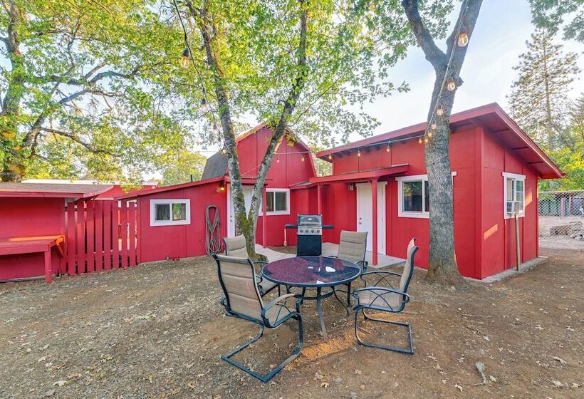 Grants Pass Cottage ~ 8 Mi To Rogue River!