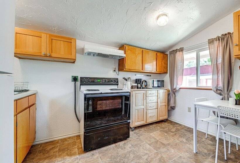 Grants Pass Cottage ~ 8 Mi To Rogue River!