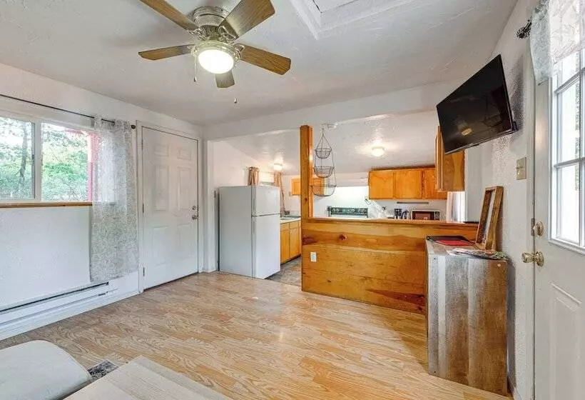 Grants Pass Cottage ~ 8 Mi To Rogue River!