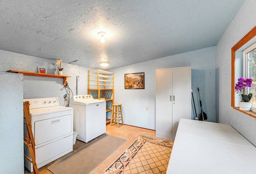 Grants Pass Cottage ~ 8 Mi To Rogue River!