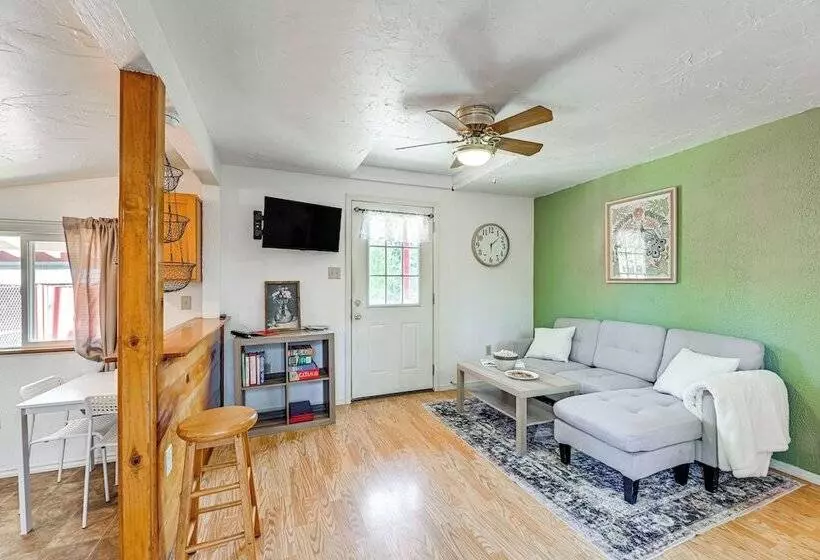 Grants Pass Cottage ~ 8 Mi To Rogue River!