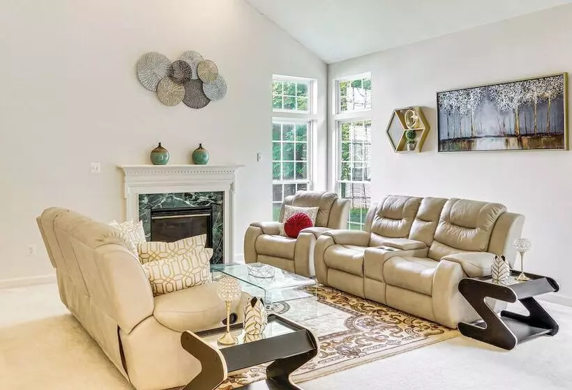 Huge Hagerstown Home W/ Deck ~ 4 Mi To Downtown!