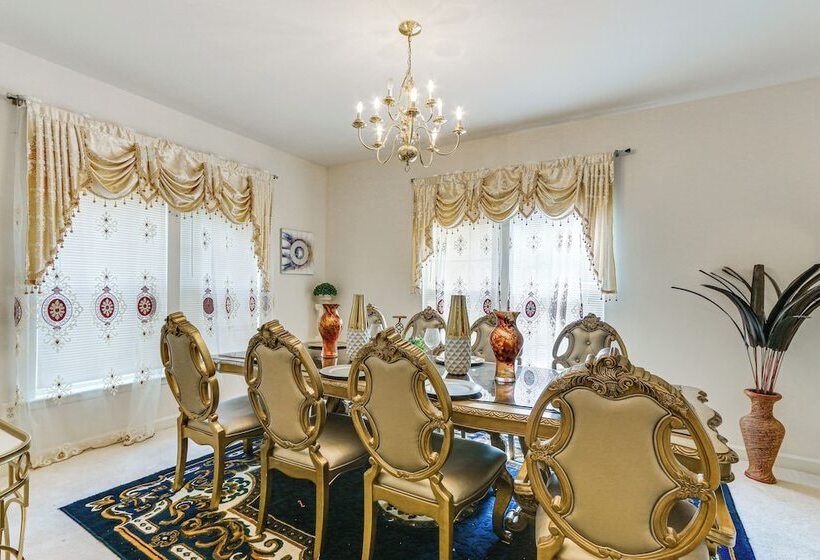 Huge Hagerstown Home W/ Deck ~ 4 Mi To Downtown!