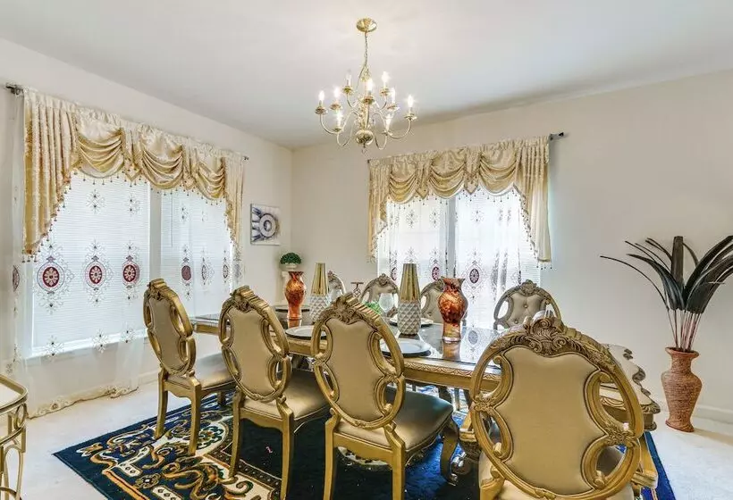 Huge Hagerstown Home W/ Deck ~ 4 Mi To Downtown!