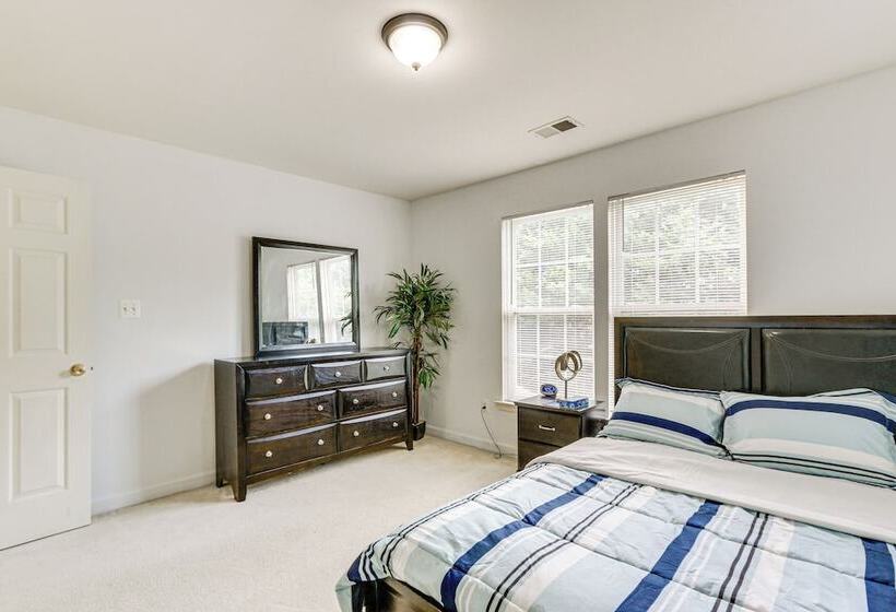 Huge Hagerstown Home W/ Deck ~ 4 Mi To Downtown!