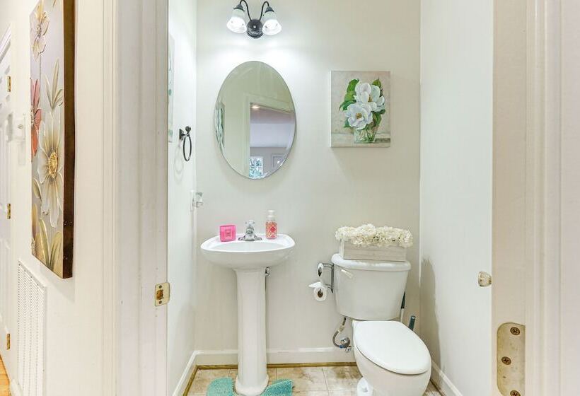 Huge Hagerstown Home W/ Deck ~ 4 Mi To Downtown!