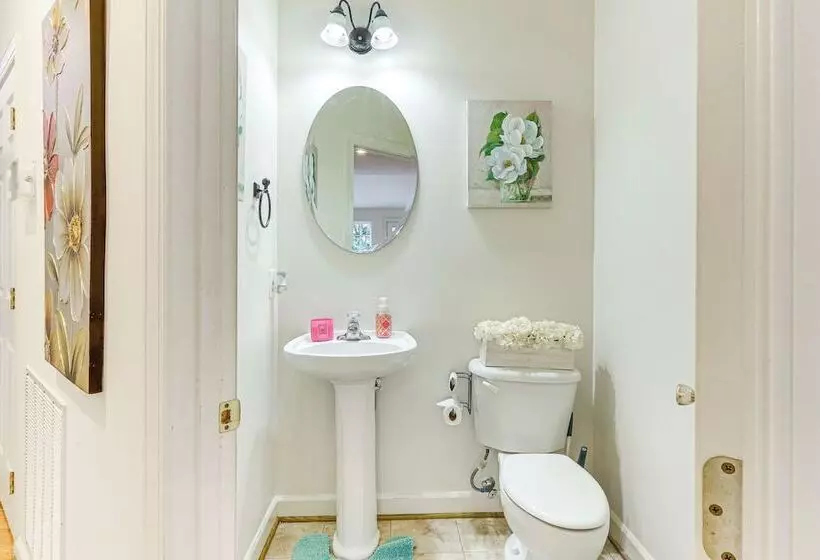 Huge Hagerstown Home W/ Deck ~ 4 Mi To Downtown!