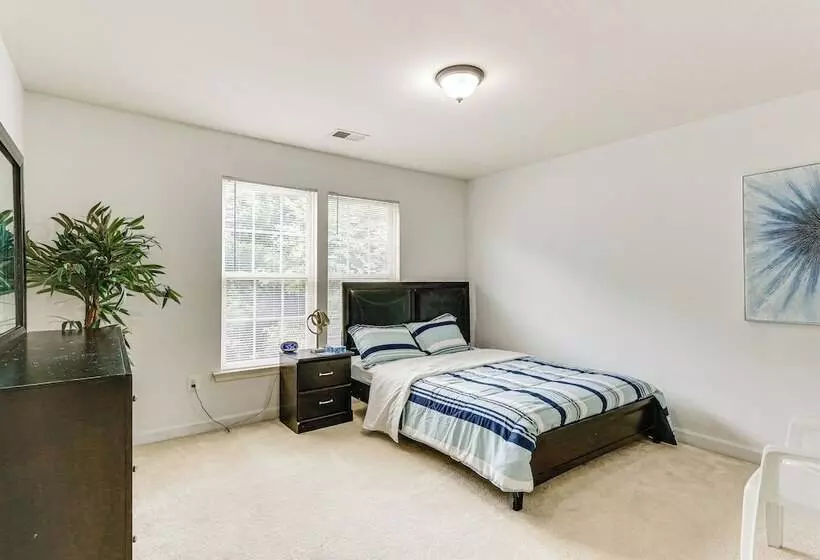 Huge Hagerstown Home W/ Deck ~ 4 Mi To Downtown!