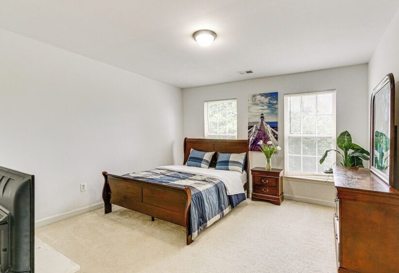 Huge Hagerstown Home W/ Deck ~ 4 Mi To Downtown!