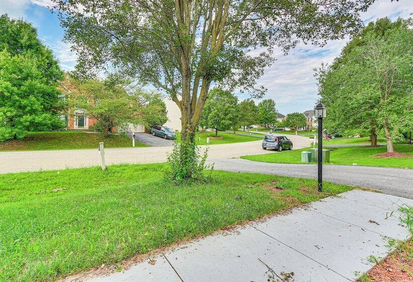 Huge Hagerstown Home W/ Deck ~ 4 Mi To Downtown!