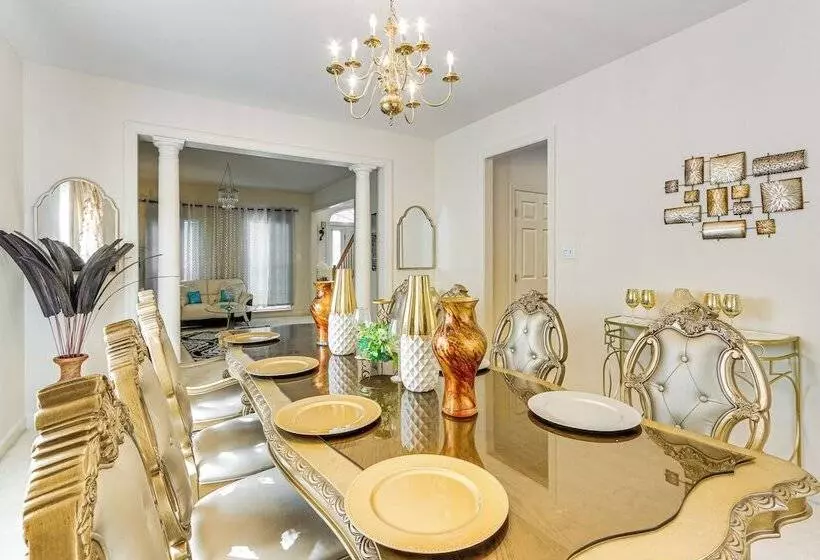 Huge Hagerstown Home W/ Deck ~ 4 Mi To Downtown!