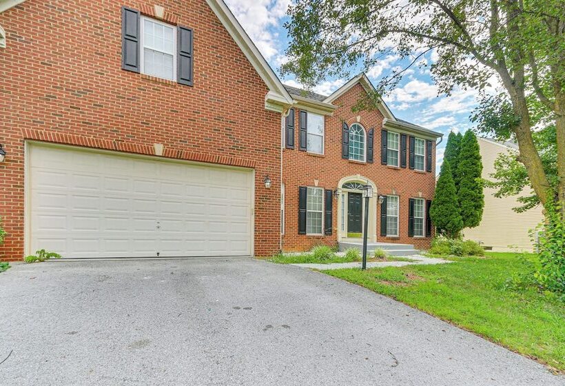 Huge Hagerstown Home W/ Deck ~ 4 Mi To Downtown!