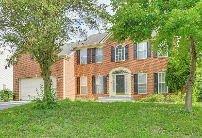 Huge Hagerstown Home W/ Deck ~ 4 Mi To Downtown!