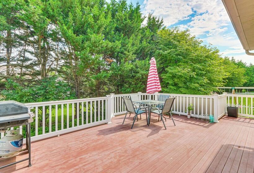 Huge Hagerstown Home W/ Deck ~ 4 Mi To Downtown!