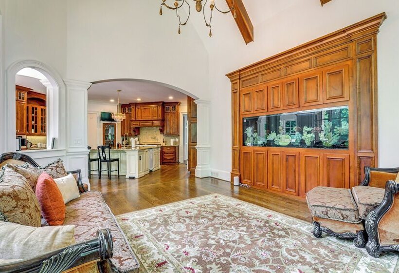 Luxe Atlanta Home ~ 12 Mi To Downtown!