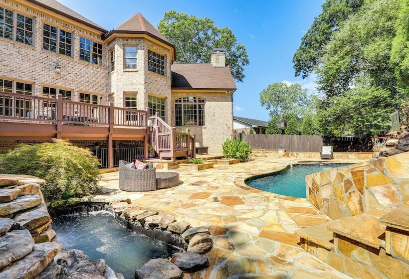 Luxe Atlanta Home ~ 12 Mi To Downtown!
