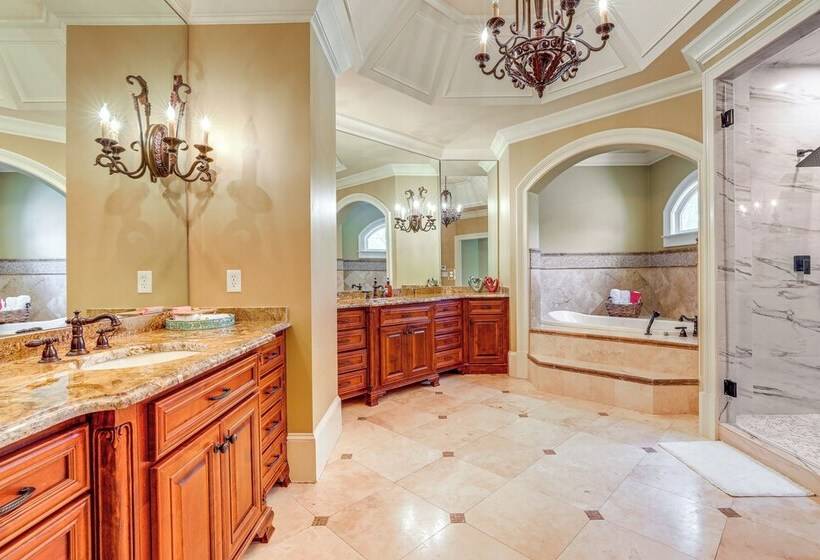 Luxe Atlanta Home ~ 12 Mi To Downtown!