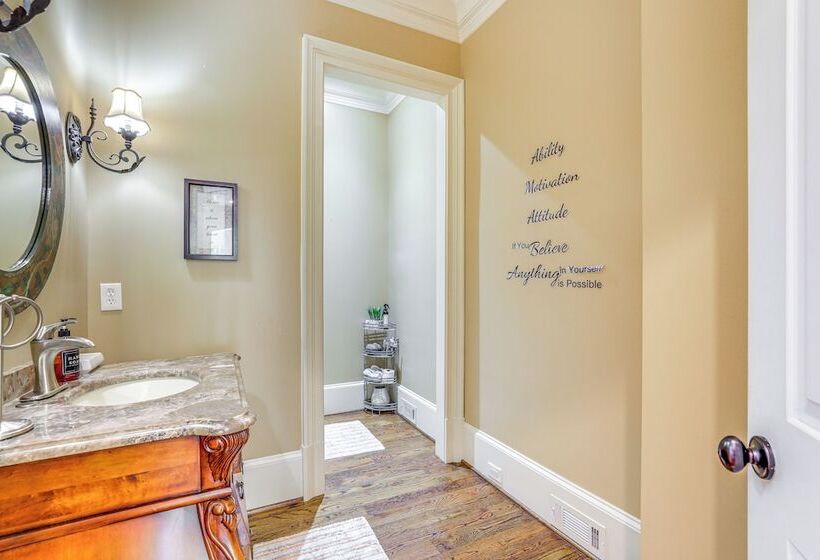 Luxe Atlanta Home ~ 12 Mi To Downtown!