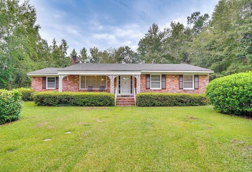 Peaceful Lumberton Home   7 Mi To Dtwn Riverwalk!