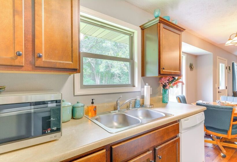 Springfield Area Home ~ 12 Mi To Downtown!