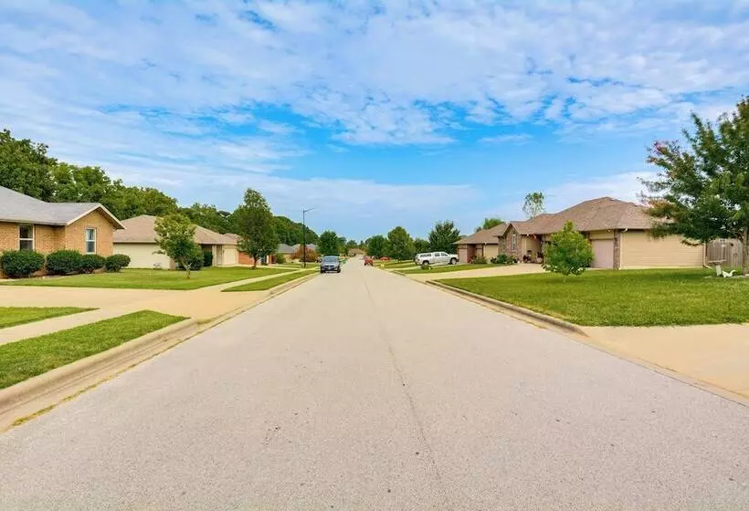Springfield Area Home ~ 12 Mi To Downtown!