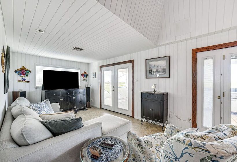 Sunset Views & Large Deck: Home In Crystal Beach!