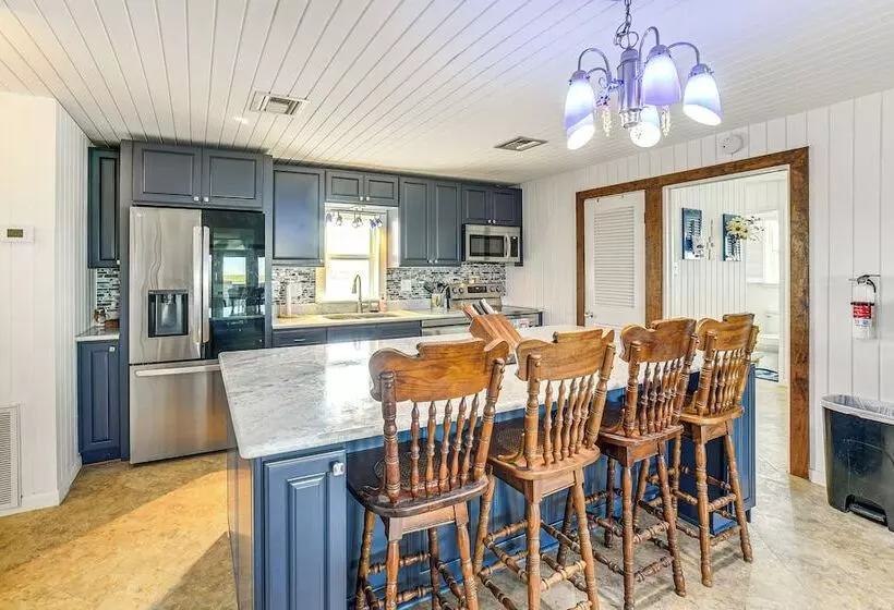 Sunset Views & Large Deck: Home In Crystal Beach!